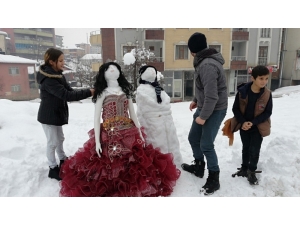 Kardan Gelin Damat Yapıp Halay Çekerek Eğlendiler
