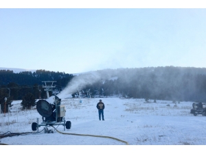 Uğurludağ’a Kar Yağmayınca ’Suni Kar’ Yağdırdılar