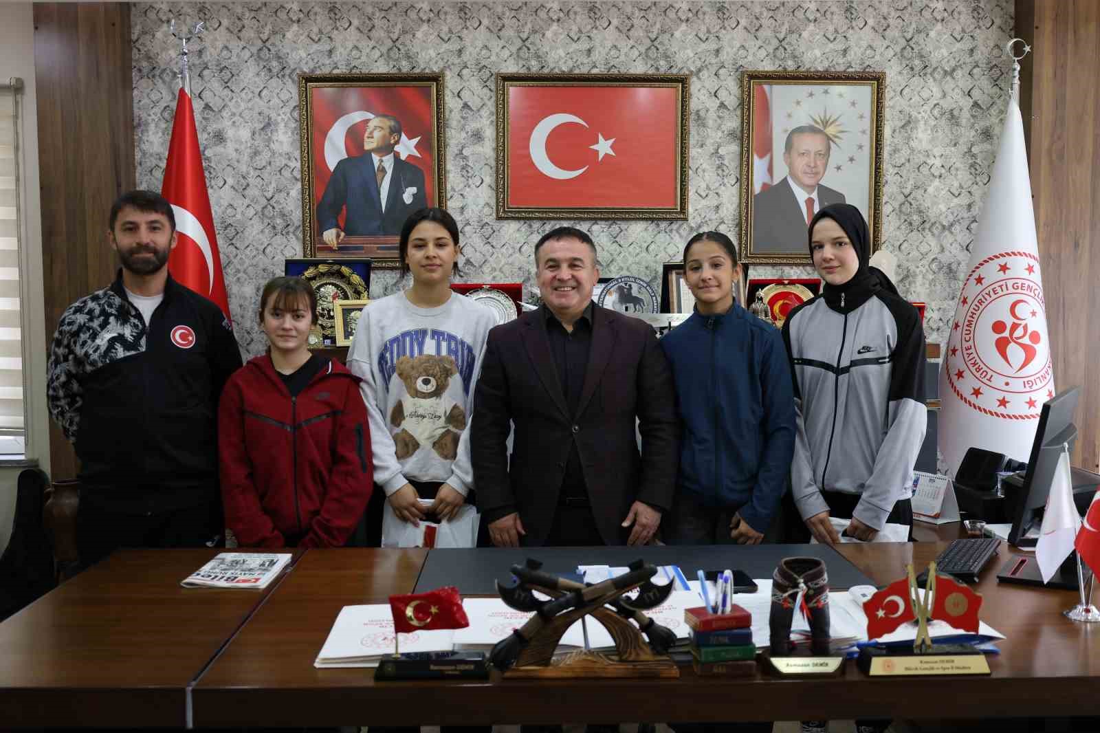 bilecikli-boksorlerden-turkiye-derecesi