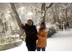 Tahran’da Okullara Kar Tatili