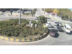 Van Ve Muş’ta Meydana Gelen Trafik Kazaları Mobese Kameralarına Takıldı