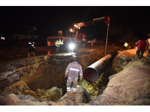 Aski Eskiyen Su Borularını Değiştiriyor