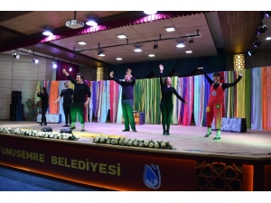 Minikler ‘Sevgi Çemberi’ni Çok Beğendi