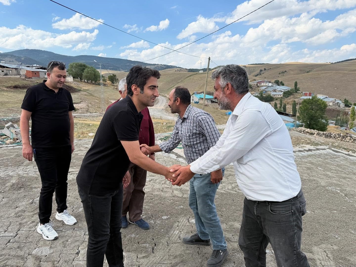 sarikamis-kaymakami-aslantatar-kilitli-parke-tasi-calismalari-yerinde-gordu