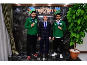 Başkan Çınar, Başarılı Sporcuları Tebrik Etti
