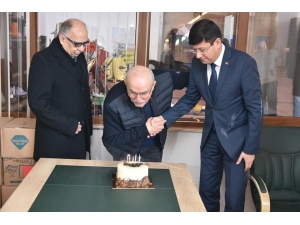 Başkan Özcan’dan Efsane Başkan’a Doğum Günü Sürprizi