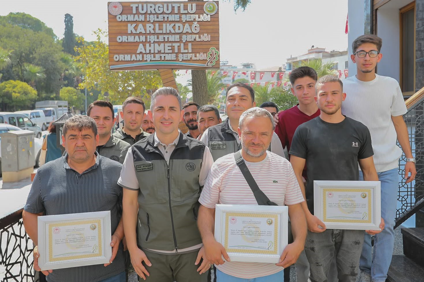 turgutlu-daki-yangin-kahramanlarina-tesekkur-plaketi