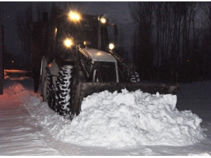 Hastaneden Taburcu Olan Çocuk Kardan Evine Ulaşamayınca Belediye Seferber Oldu
