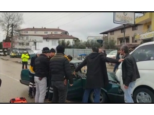 "Seviyor Musun?" Sorusuna Hayır Yanıtı Alınca Direksiyonu Kırdı