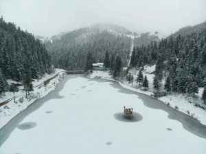 Doğa Harikası Akgöl Buz Tuttu