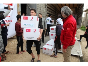 Kızılay Kerkük’te Telaferli Göçmenlere Gıda Yardımı Yaptı