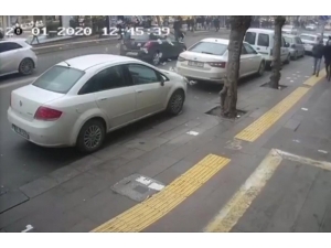 Trafik Cezası Yediği Sırada Araba Çarptı