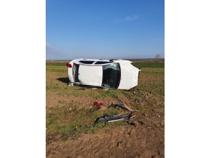 Tekirdağ’da Otomobil Tarlaya Uçtu: 3 Yaralı