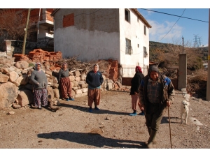 Heyelan Mağdurları Hayvanlarını Bırakıp Gidemiyor