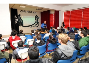 Gençler İnternet Hakkında Bilgilendirildi