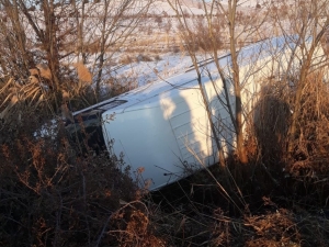 Minibüs Şarampole Devrildi