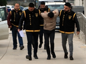 10 Eve Tırmanıp 100 Bin Liralık Eşya Çalan İki Hırsız Tutuklandı