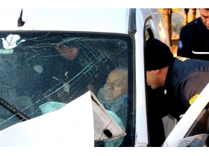 Ters Yönden Gelen Araç Kazaya Neden Oldu: 1 Ölü, 1 Yaralı