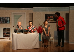 ‘Bizim Evde 2 Devre’ Oyunu Kartallı İzleyicileri Kahkahaya Boğdu