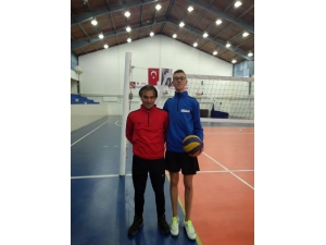 Simavlı Genç Voleybolcu Kampa Çağrıldı