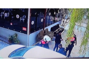 Polisin Uyuşturucu Araması Güvenlik Kamerasında