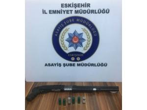 Şüpheli Tavırlar Sergileyen Şahsın Aracından Pompalı Tüfek Çıktı