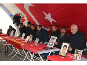 Hdp Önündeki Ailelerin Evlat Nöbeti 141’inci Gününde