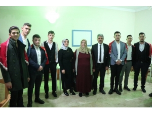 Kaman İlçesi Kurancılı Beldesinde, Vatani Görevine Gidecek Gençlere Kına Gecesi Düzenlendi