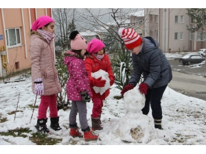 Çocukların Uzun Süredir Beklediği Kar Yağdı