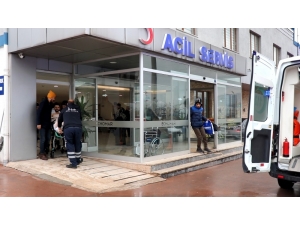 Silahla Boynundan Vuruldu