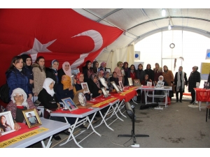 Anneler Direniyor, Destekler Çığ Gibi Büyüyor