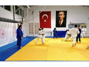Yunusemreli Judocular Ümitler Türkiye Şampiyonasına Hazırlanıyor