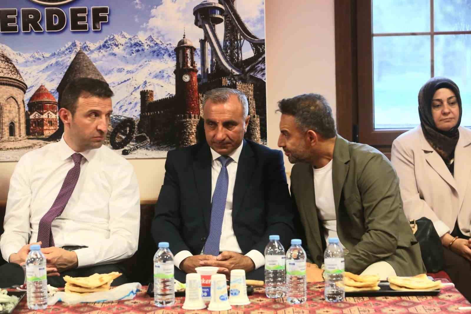 erzurum-evi-nde-bulustular-birlik-ve-beraberlik-mesaji-verdiler