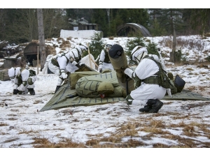 Rus Askerleri Tatbikatta Uçak Ve Tank Kamuflajları Kullandı