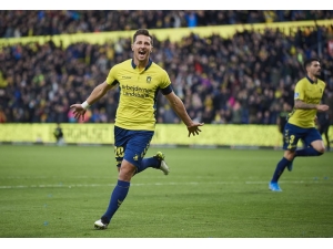 Göztepe, Kamil Wilzcek’i Türkiye’ye Getiriyor