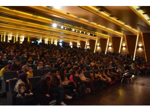 Çocuklar Festivalde Eğleniyor