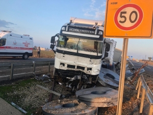 Nusaybin İpek Yolunda Trafik Kazası: 2 Yaralı
