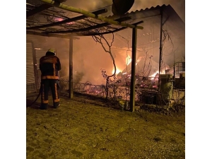 Elazığ’da Metruk Ev Yangını