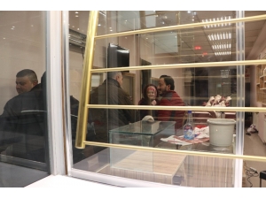 Kepengi İnik Sarraftan Gelen Kadın Sesleri Polisi Harekete Geçirdi