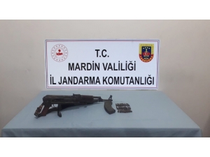 Jandarma Ekipleri Taşların Arasına Gizlenmiş Silah Ele Geçirdi