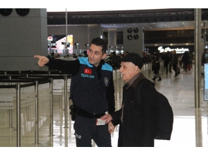 Pasaport Polisleri Yeni Kıyafetlerini Giydi