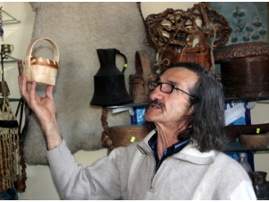 81 İl 800 İlçe Gezdi, Kendisini Filozof İlan Etti