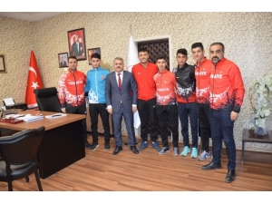 Başarılı Atletlerden Gençlik Spor İl Müdürü Kayhan’a Ziyaret