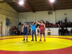 İlkadımlı Güreşçiler Dereceyle Döndü