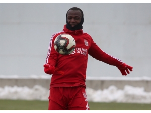 Sivasspor, Soğuğu Fırsata Çeviriyor