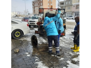 Vaski Ekipleri, Soğuk Ve Kara Rağmen Hizmeti Aksatmıyor