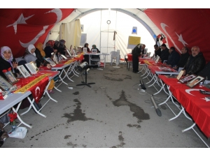 Hdp Önündeki Ailelerin Evlat Nöbeti 142’nci Gününde