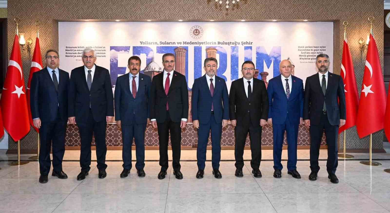 bakan-yumakli-valilik-ve-buyuksehir-belediyesi-ni-ziyaret-etti