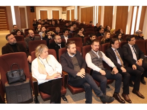 İş Adamlarına ’Sosyal Medya İle Öne Çıkmanın Yolları’ Anlatıldı