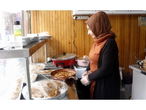 Eşi Terk Etti, Tek Başına Verdiği Hayat Mücadelesinde İş Yeri Sahibi Oldu